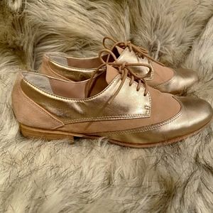 Gold/nude oxfords